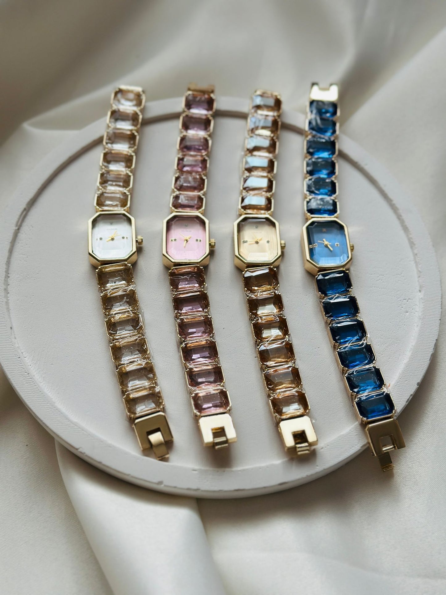 COLISEUM Dolgu Taşlı Kordon, Şık Kadın Kol Saati