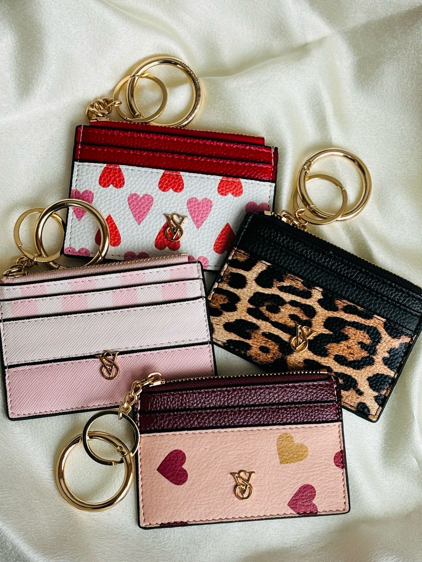 Victoria, Suni Deri, Bozuk Para Gözlü, Kadın Kartlık ve Charm