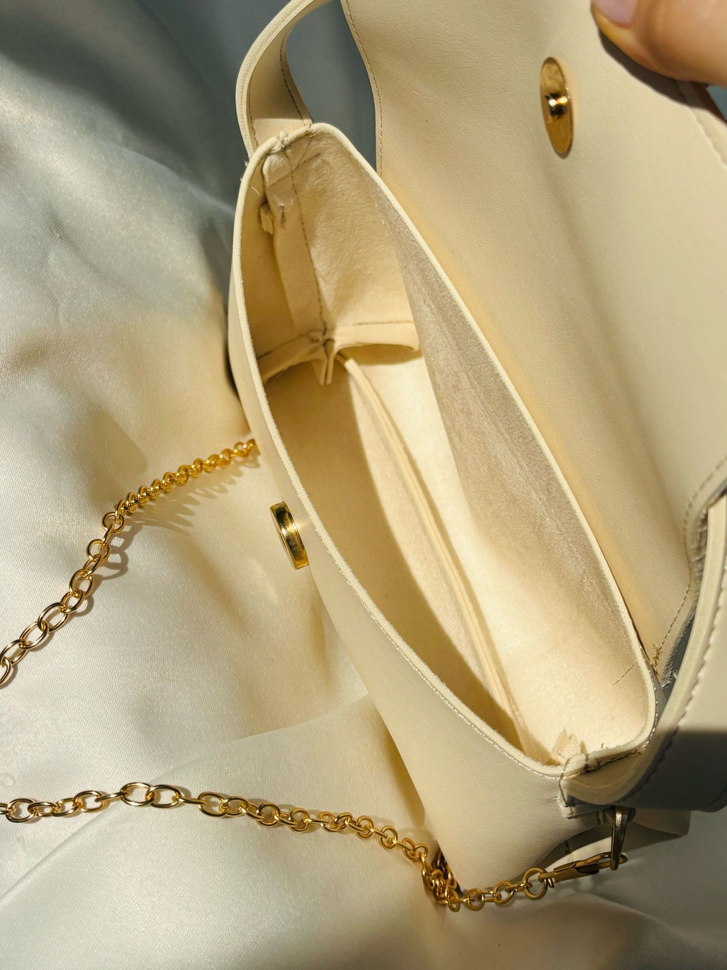 Lindy Mıknatıs Kapatmalı Zincir Askılı El ve Çapraz Kadın Çantası