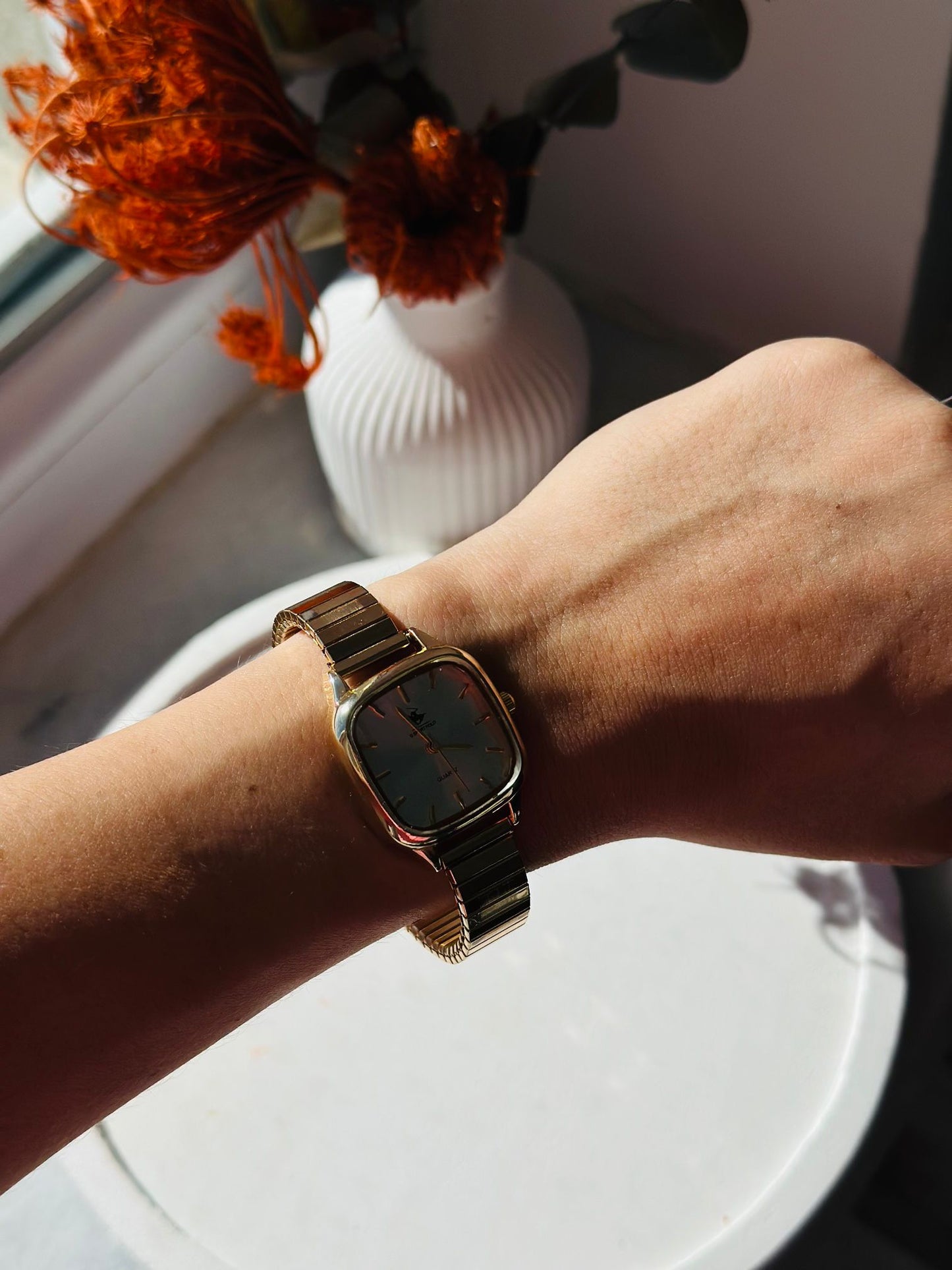 Selin metal yay kordon,zarif, şık, minimal kadın kol saati