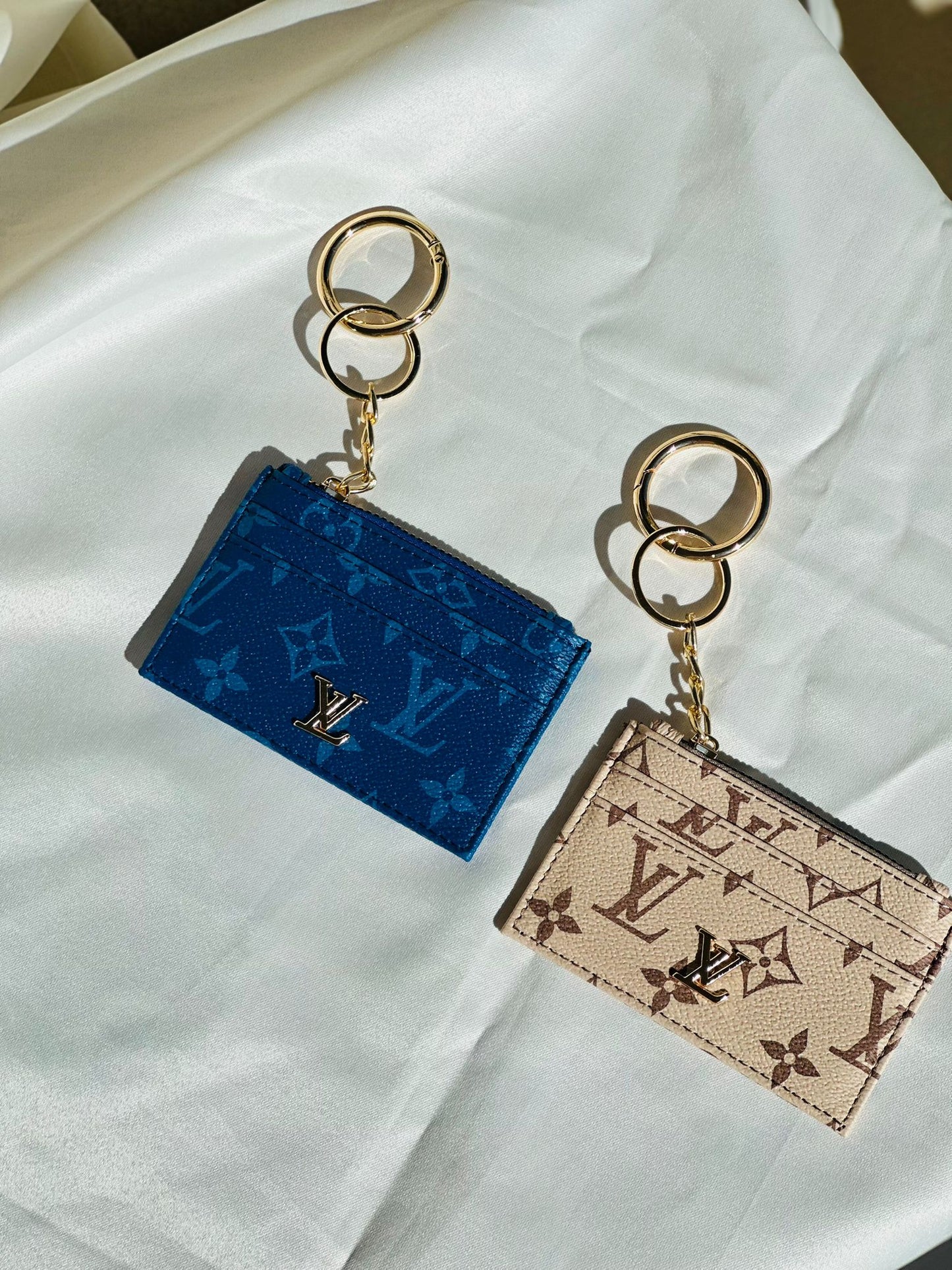 Serra, Suni Deri, Bozuk Para Gözlü, Kadın Kartlık ve Charm