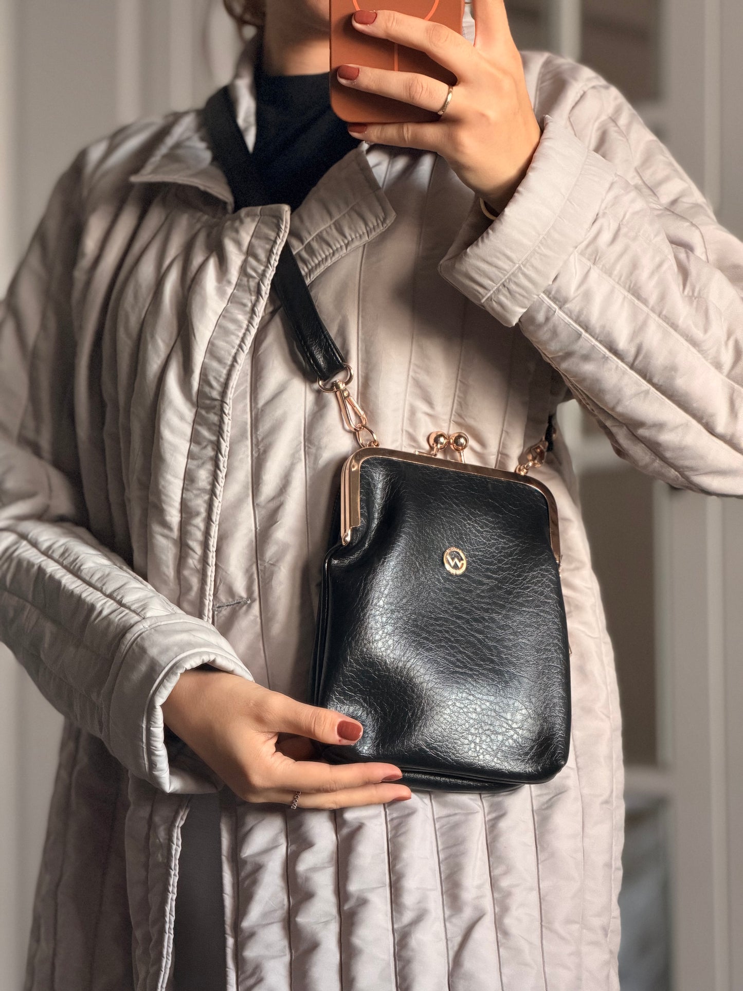 ESTELA ÖPÜCÜK KİLİTLİ ÇOK GÖZLÜ KADIN OMUZ ÇANTASI