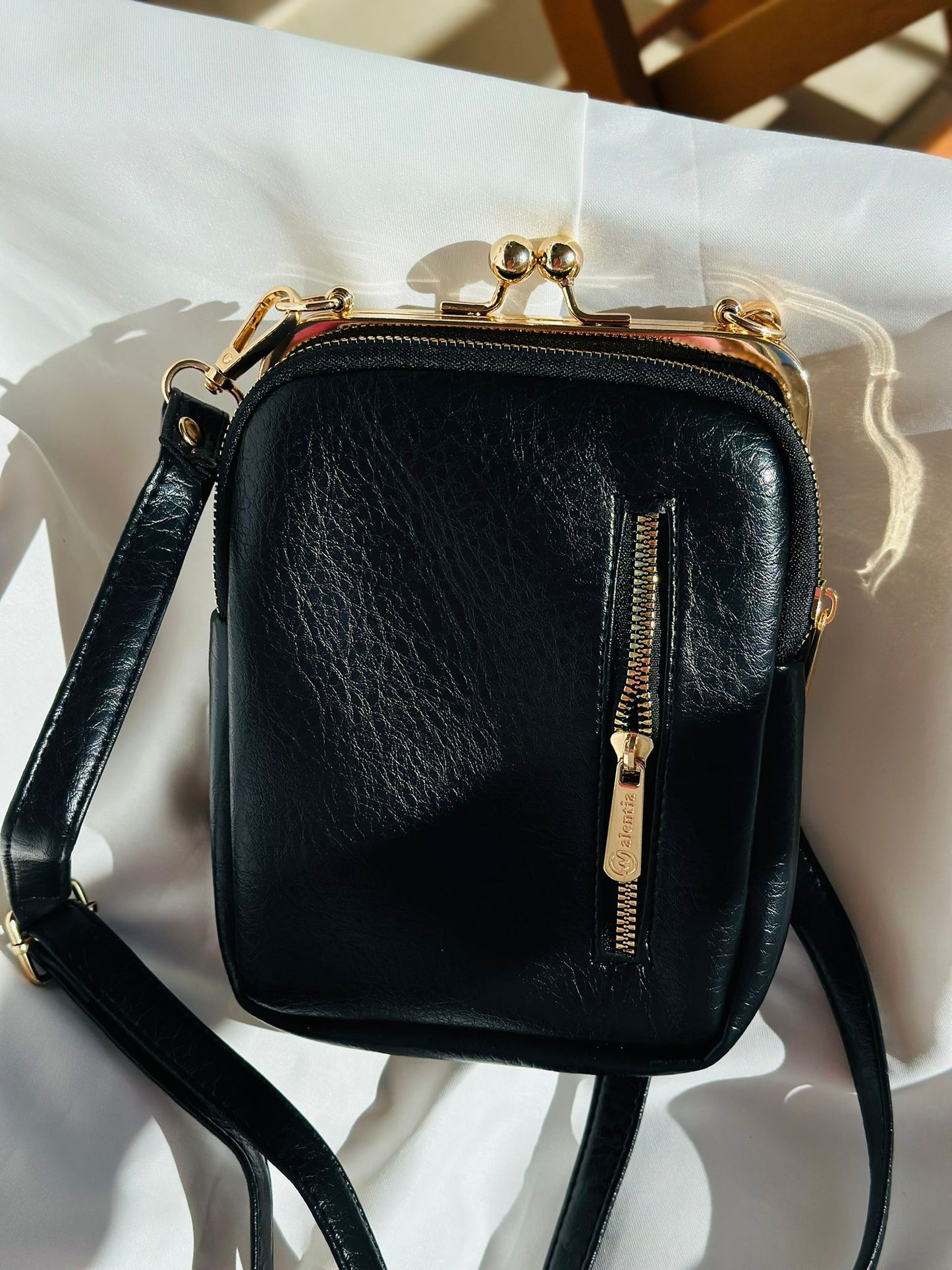 ESTELA ÖPÜCÜK KİLİTLİ ÇOK GÖZLÜ KADIN OMUZ ÇANTASI