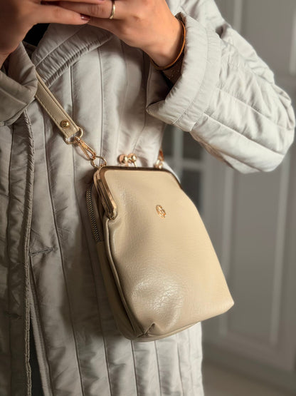 ESTELA ÖPÜCÜK KİLİTLİ ÇOK GÖZLÜ KADIN OMUZ ÇANTASI