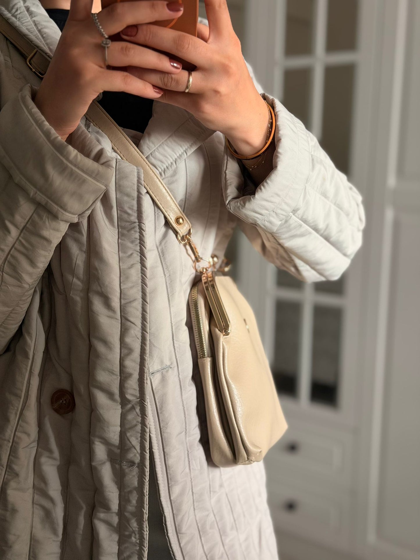 ESTELA ÖPÜCÜK KİLİTLİ ÇOK GÖZLÜ KADIN OMUZ ÇANTASI