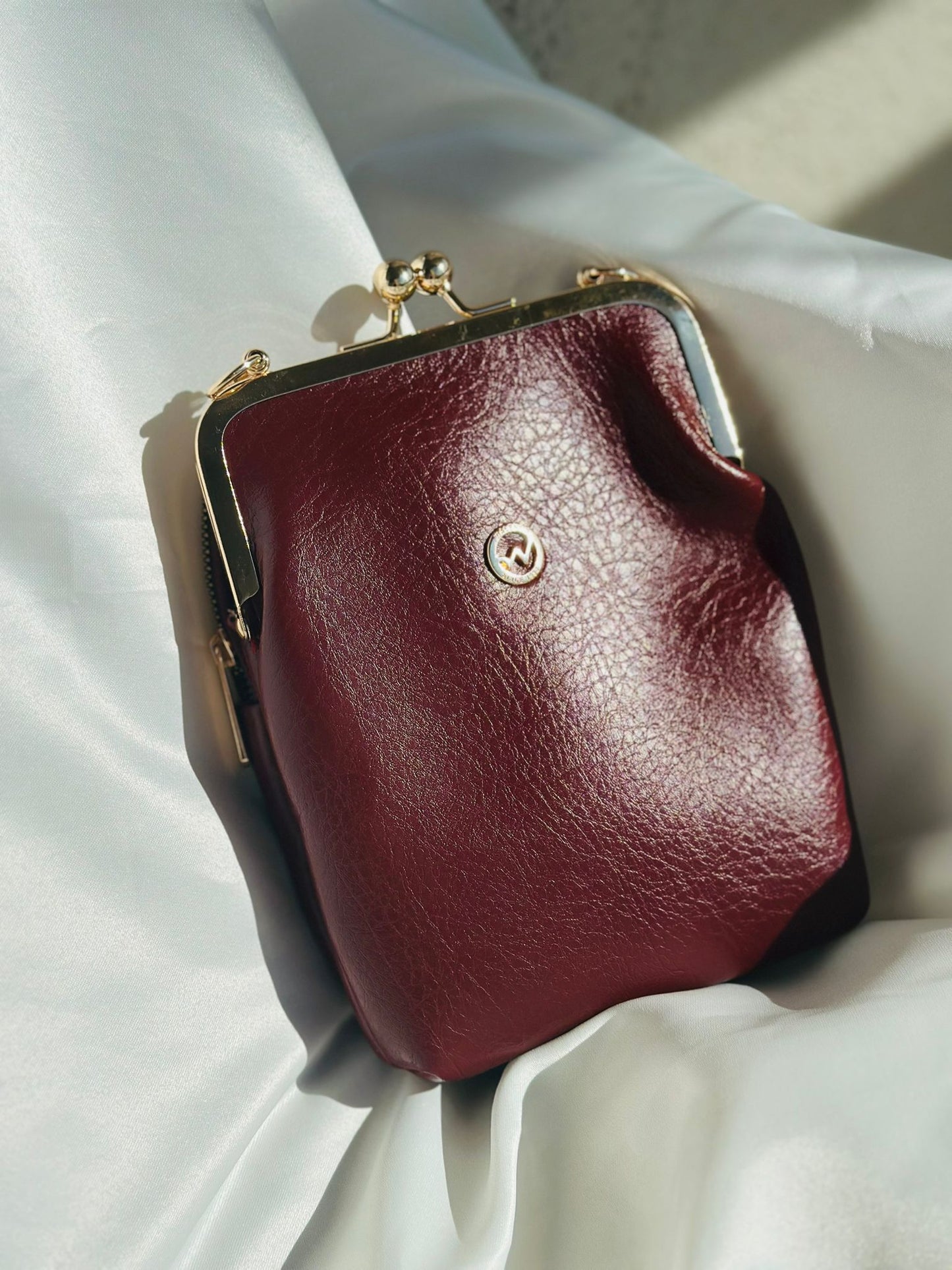 ESTELA ÖPÜCÜK KİLİTLİ ÇOK GÖZLÜ KADIN OMUZ ÇANTASI