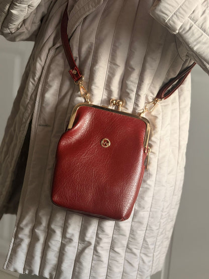 ESTELA ÖPÜCÜK KİLİTLİ ÇOK GÖZLÜ KADIN OMUZ ÇANTASI