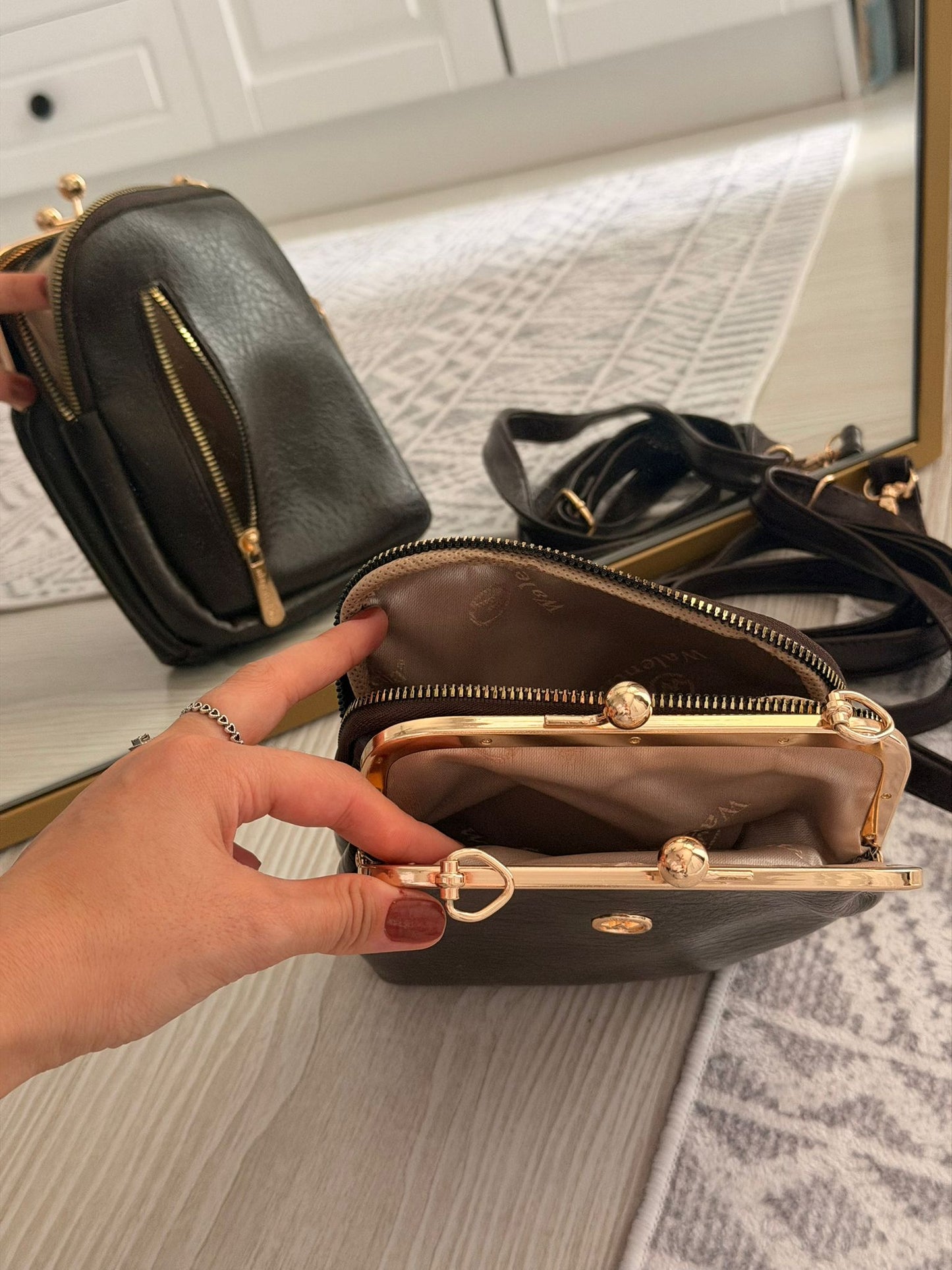 ESTELA ÖPÜCÜK KİLİTLİ ÇOK GÖZLÜ KADIN OMUZ ÇANTASI