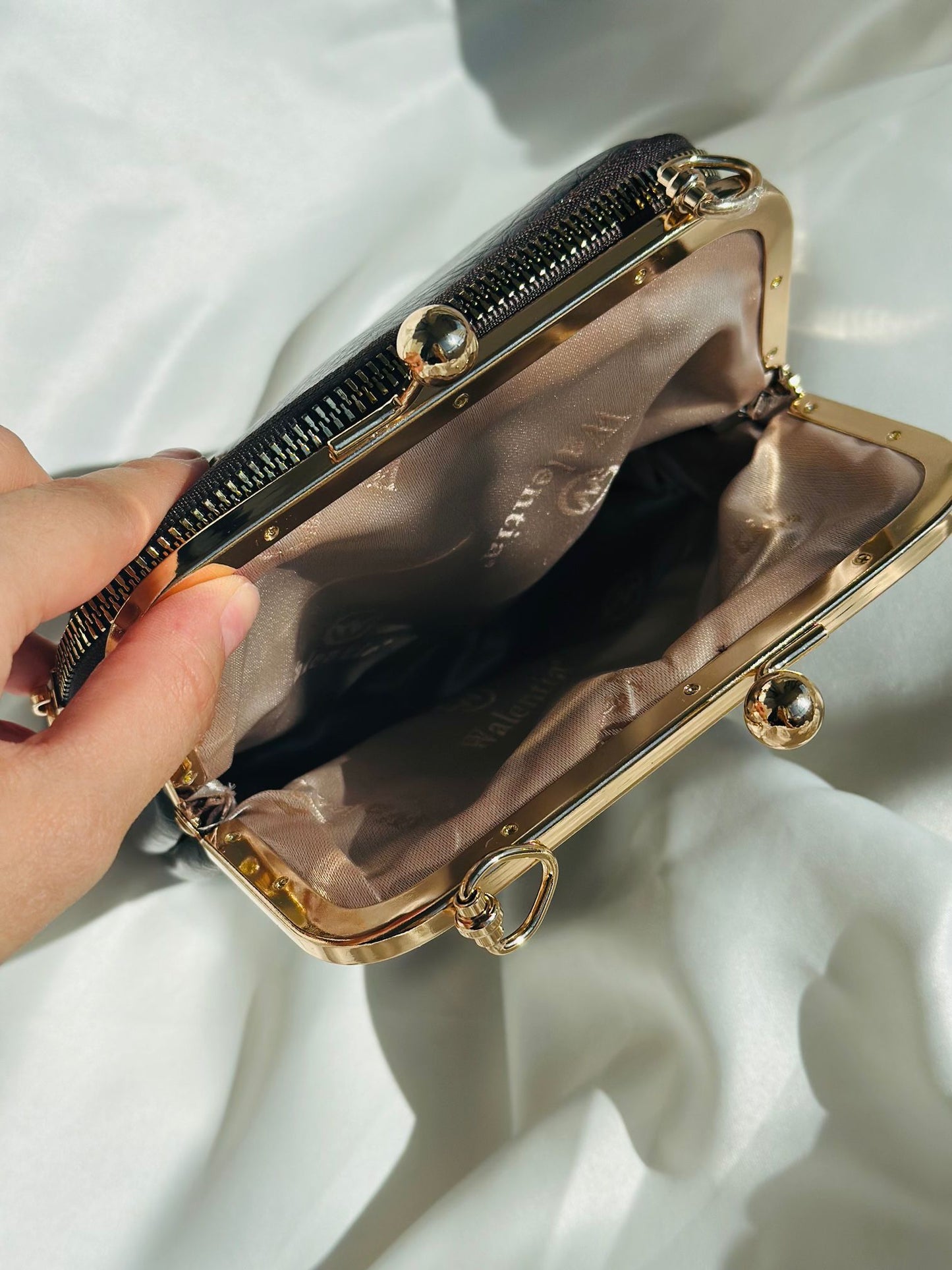 ESTELA ÖPÜCÜK KİLİTLİ ÇOK GÖZLÜ KADIN OMUZ ÇANTASI