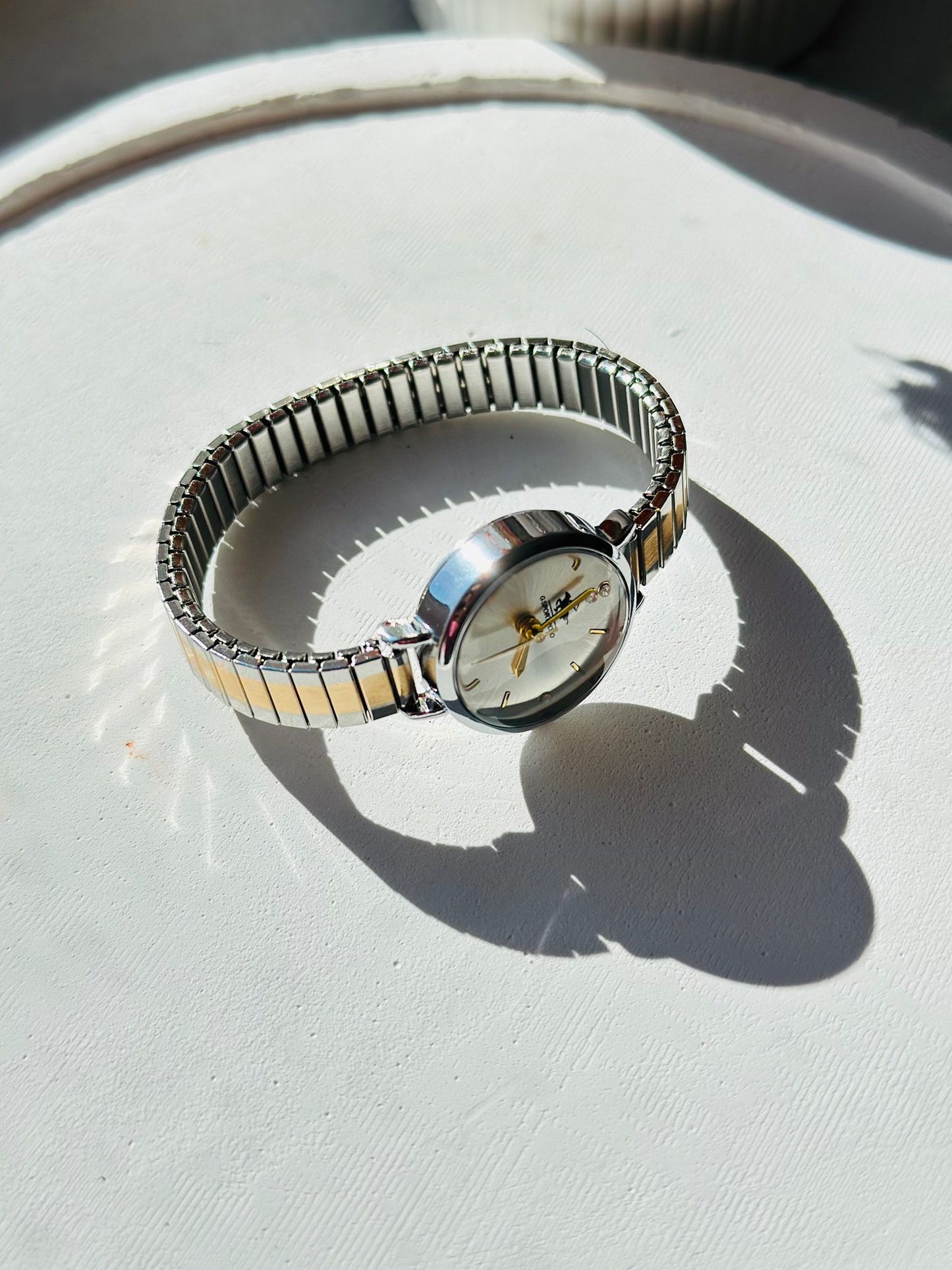 Mira metal yay kordonlu zarif, şık, minimal kadın kol saati