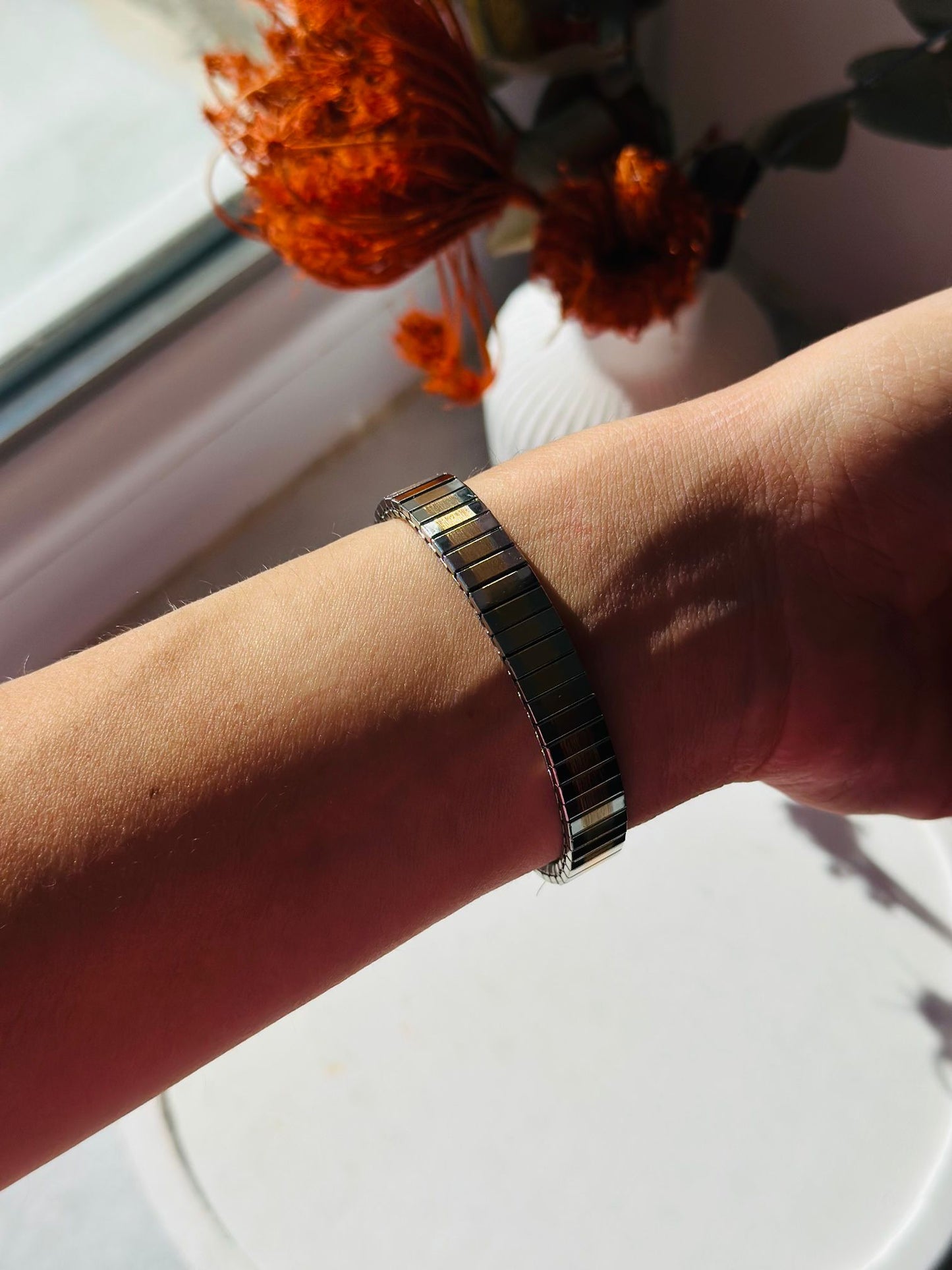 Mira metal yay kordonlu zarif, şık, minimal kadın kol saati