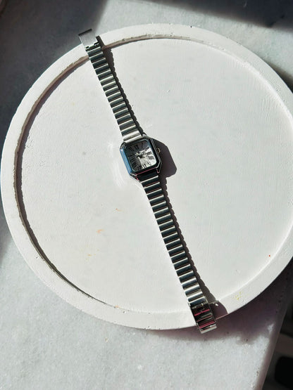 Nora Gümüş renk metal ray kordon, zarif, minimal, şık Kadın Kol Saati