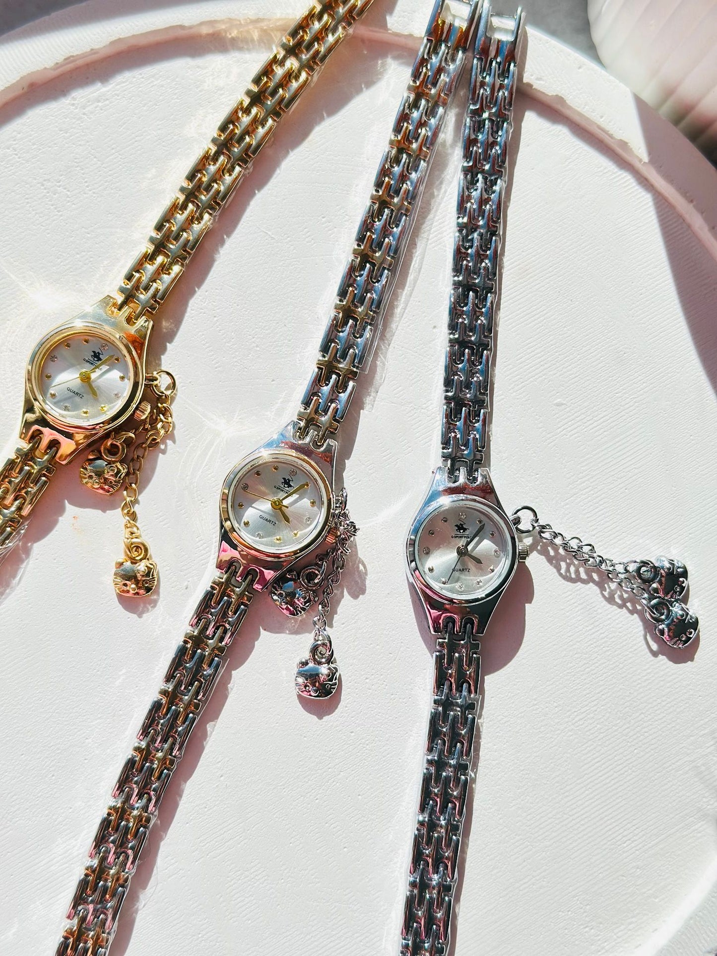 SOFİA yeni sezon, metal kordron, sallantılı helllo kity charmlı zarif, şık, minimal kadın kol saati