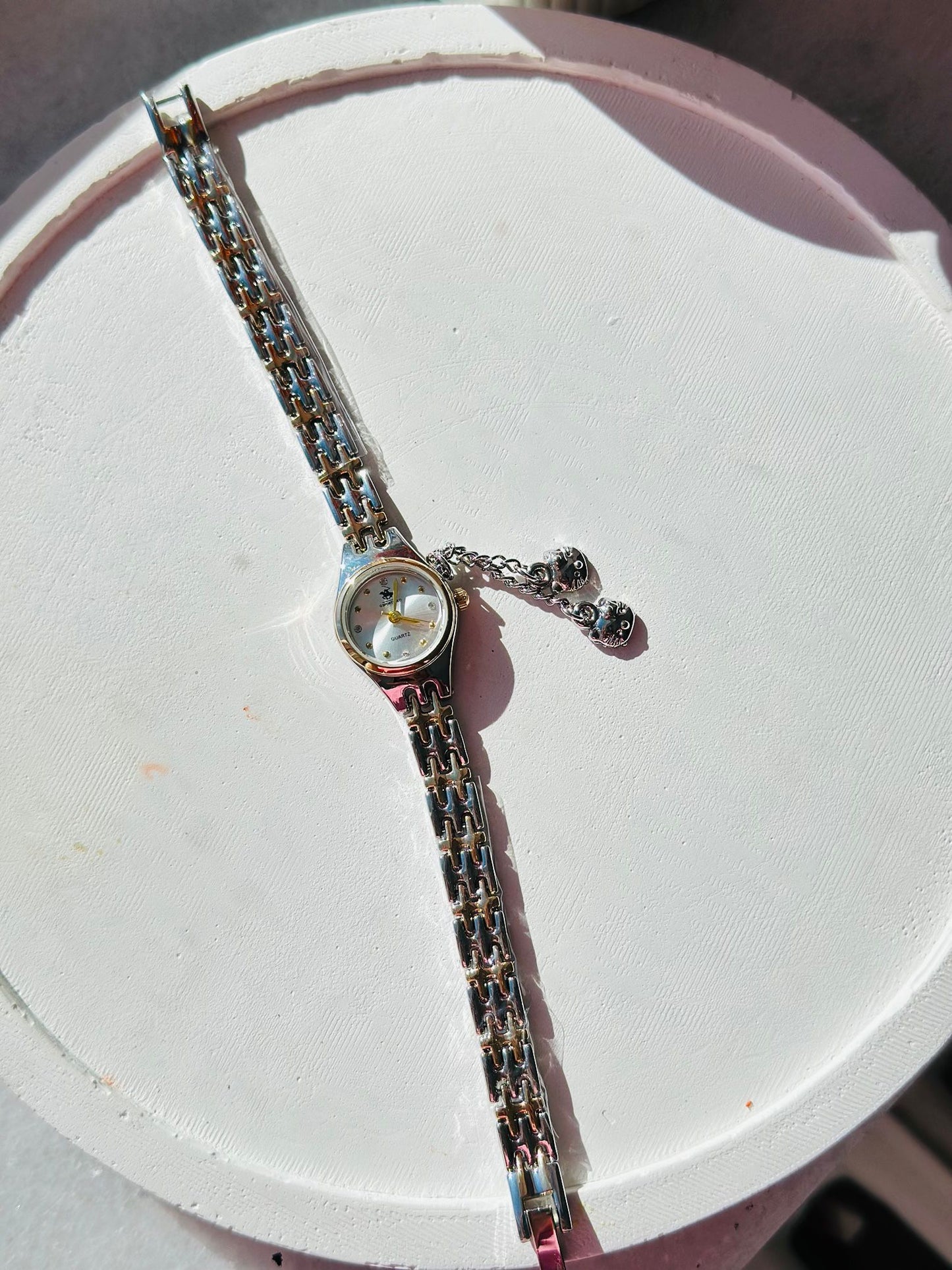 SOFİA yeni sezon, metal kordron, sallantılı helllo kity charmlı zarif, şık, minimal kadın kol saati