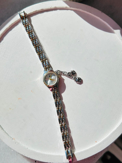 SOFİA yeni sezon, metal kordron, sallantılı helllo kity charmlı zarif, şık, minimal kadın kol saati