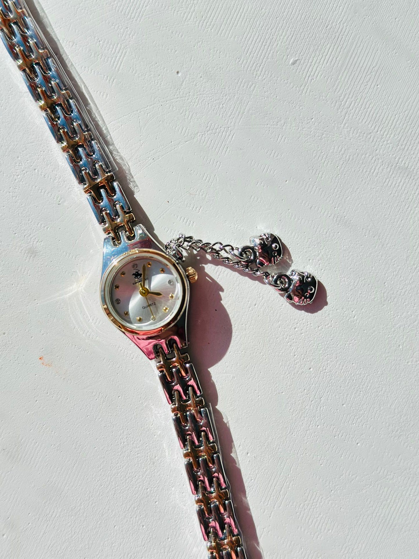 SOFİA yeni sezon, metal kordron, sallantılı helllo kity charmlı zarif, şık, minimal kadın kol saati