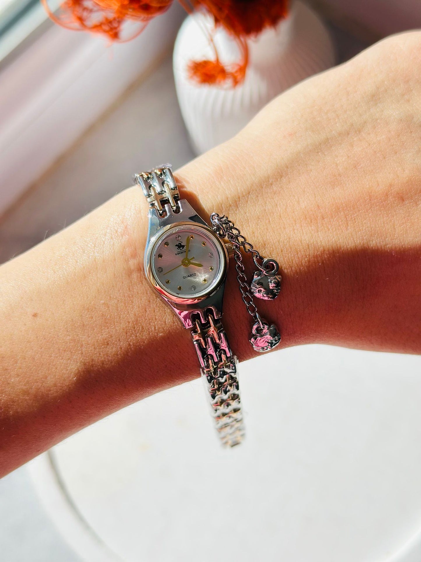 SOFİA yeni sezon, metal kordron, sallantılı helllo kity charmlı zarif, şık, minimal kadın kol saati