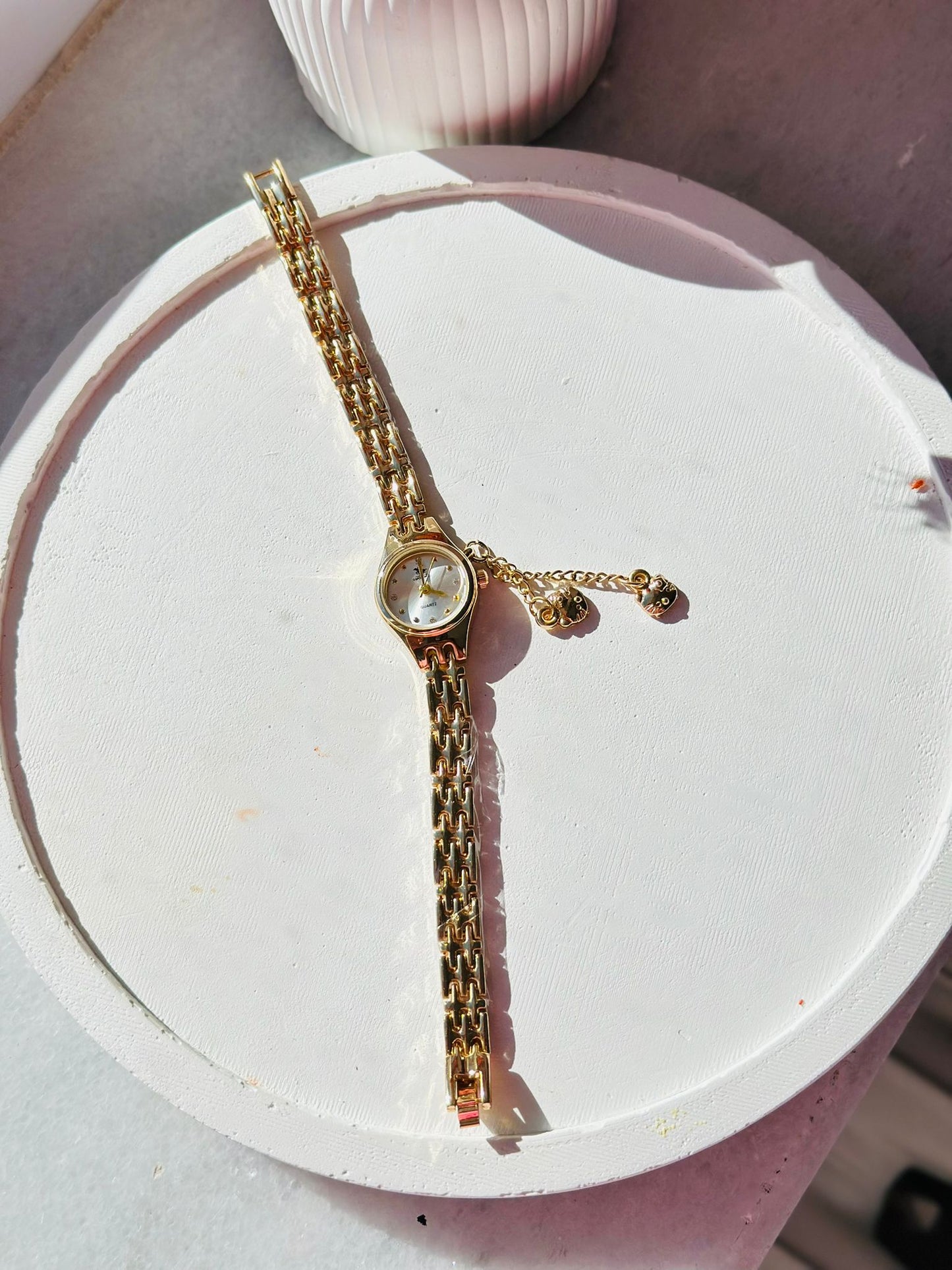 SOFİA yeni sezon, metal kordron, sallantılı helllo kity charmlı zarif, şık, minimal kadın kol saati