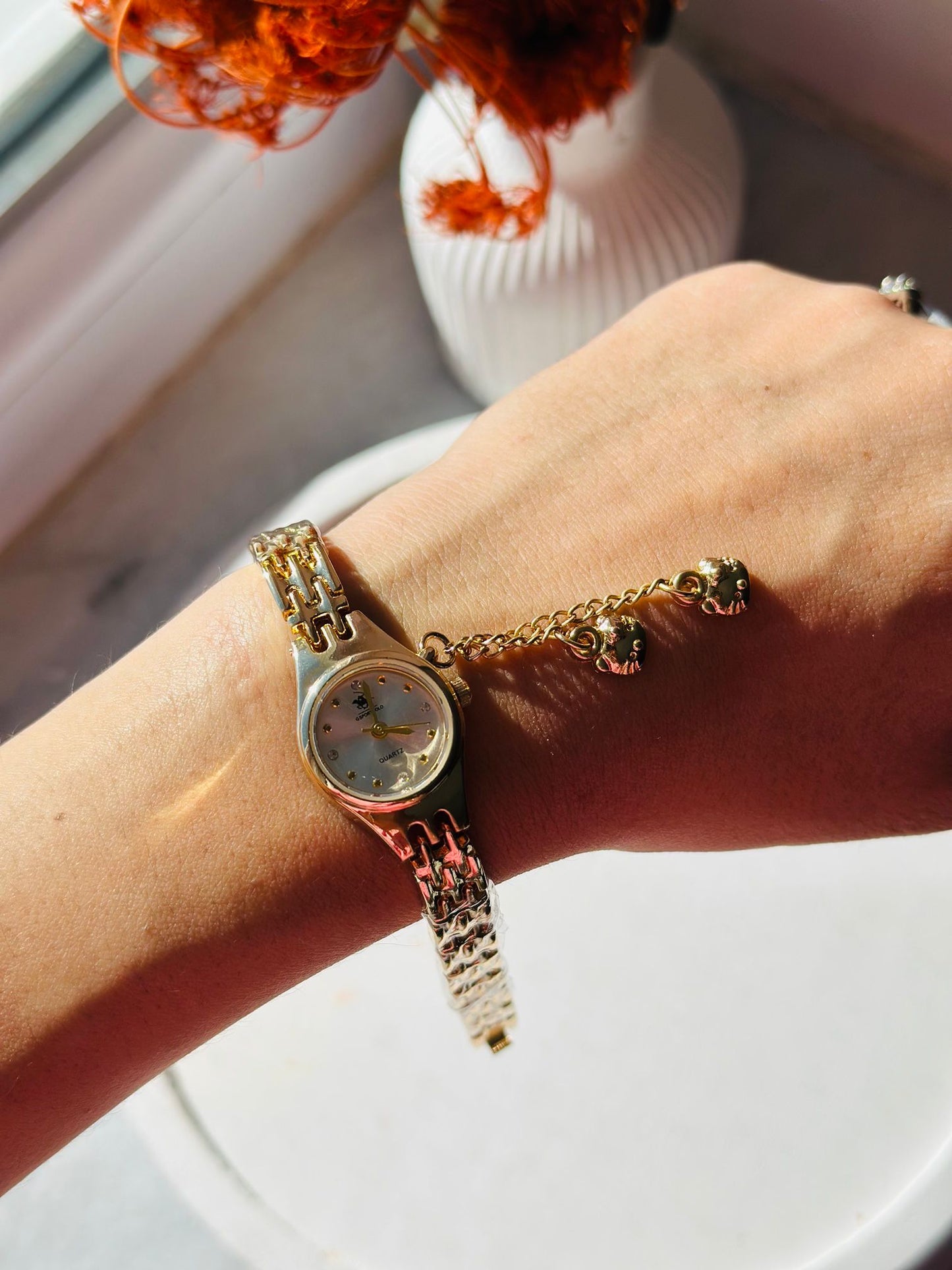 SOFİA yeni sezon, metal kordron, sallantılı helllo kity charmlı zarif, şık, minimal kadın kol saati