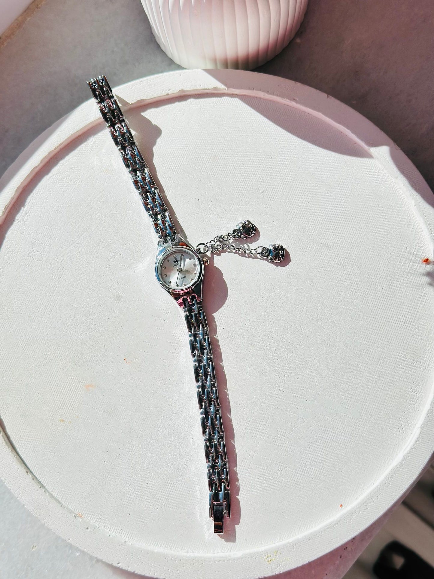 SOFİA yeni sezon, metal kordron, sallantılı helllo kity charmlı zarif, şık, minimal kadın kol saati