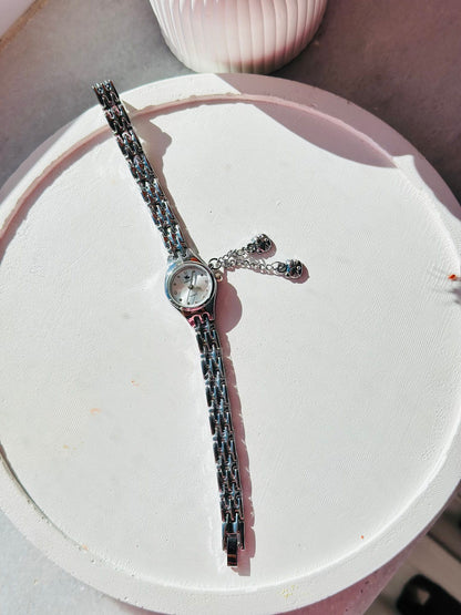 SOFİA yeni sezon, metal kordron, sallantılı helllo kity charmlı zarif, şık, minimal kadın kol saati