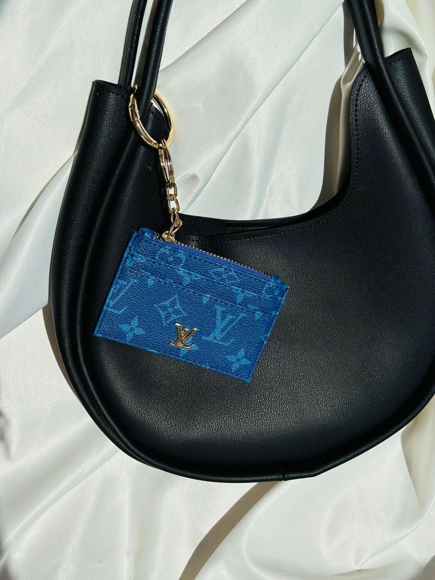 Serra, Suni Deri, Bozuk Para Gözlü,  Kadın Kartlık ve Charm