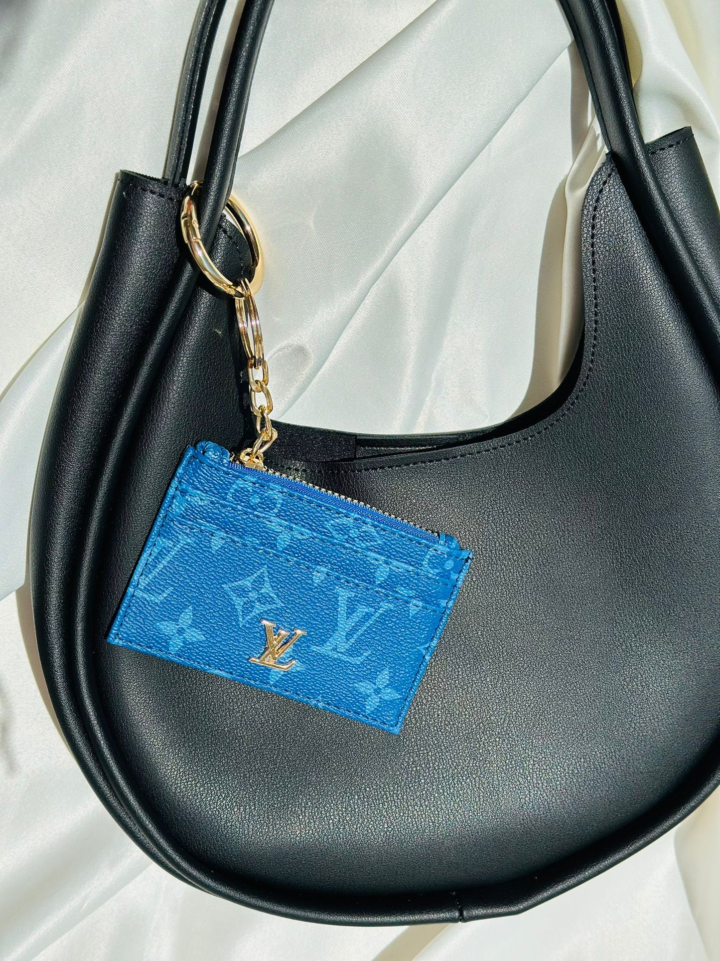 Serra, Suni Deri, Bozuk Para Gözlü,  Kadın Kartlık ve Charm